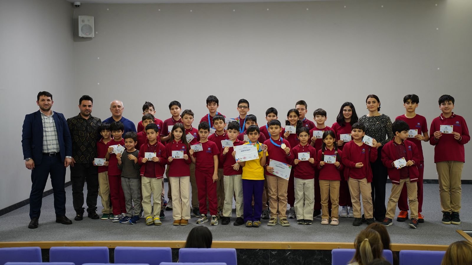 Zəkanın və Strategiyanın Yarışı